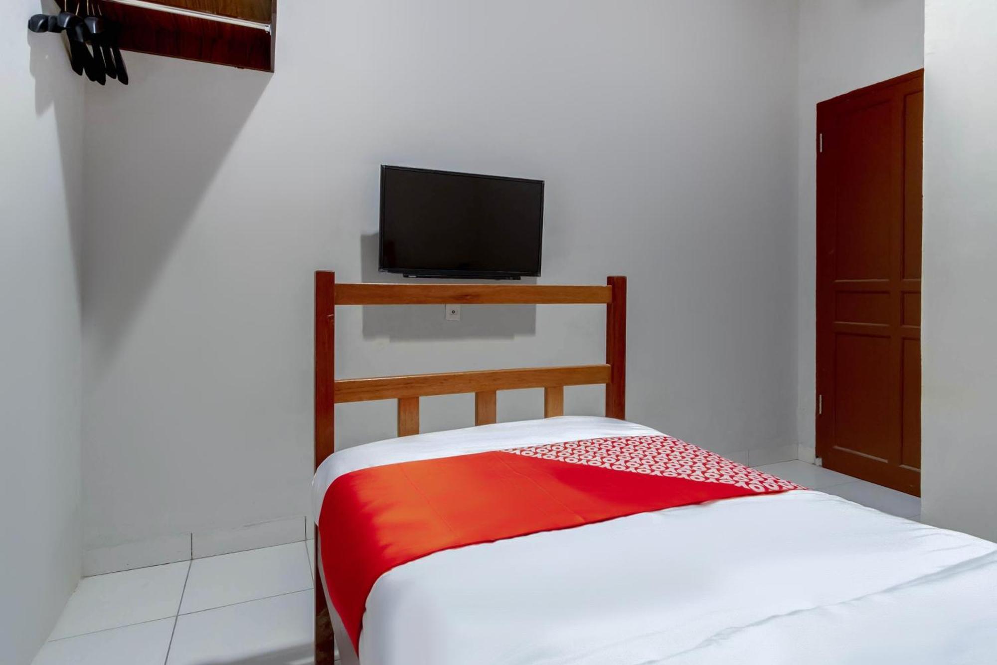 Super Oyo 2345 Homestay Jaya Medan Exterior foto